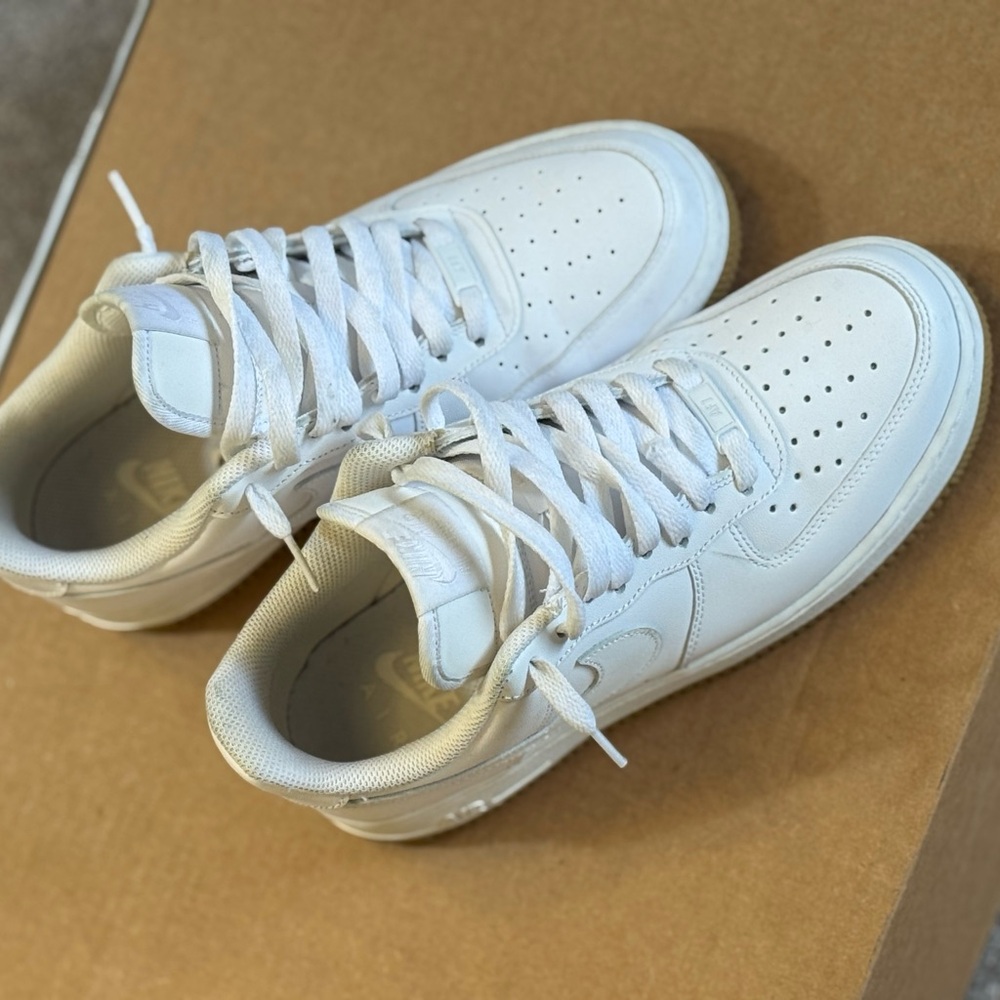 White Men's Classic Low-Top Sneakers
